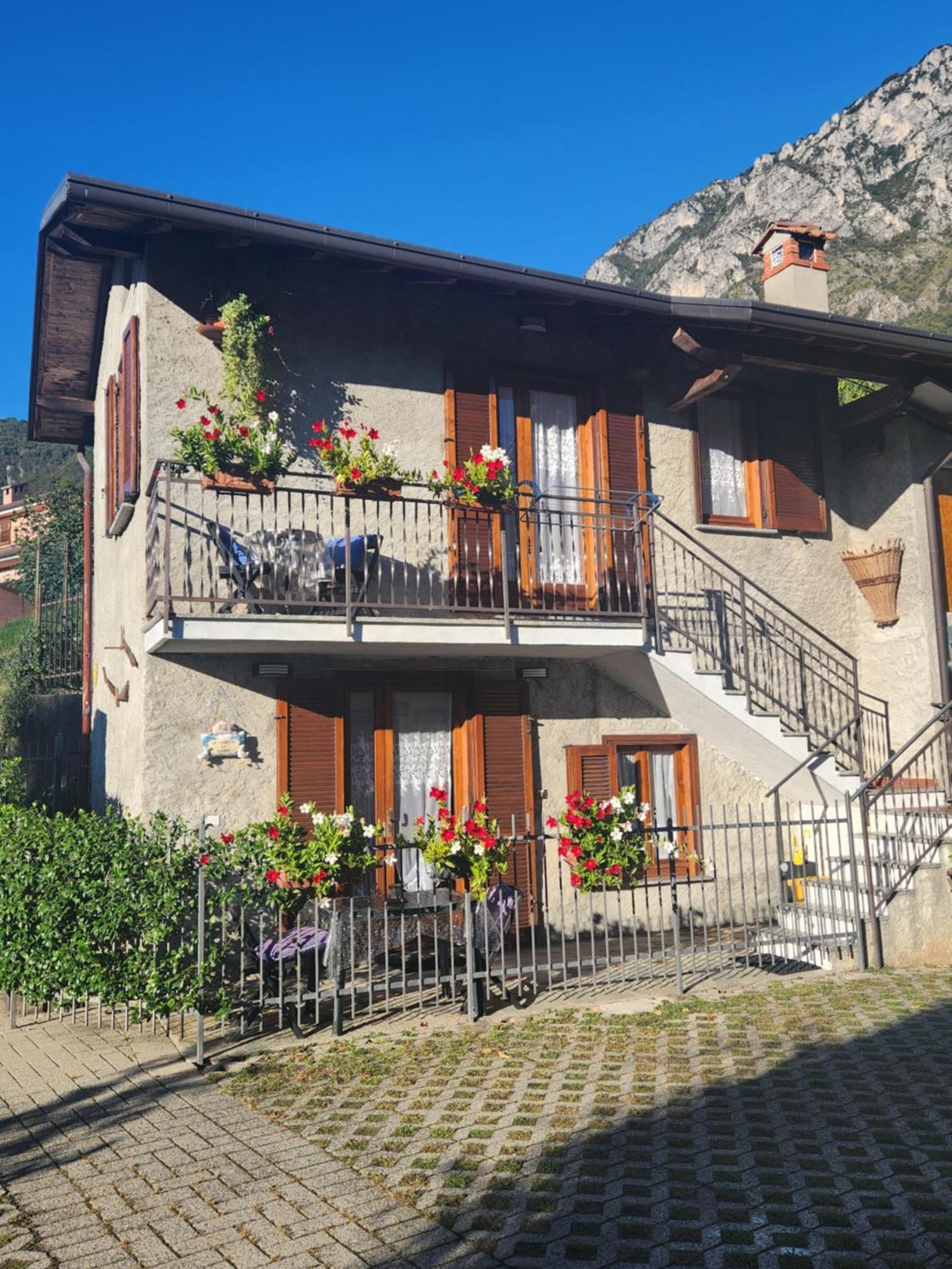 Laura'S Cottage With Lake View, Detached, 5 Kilometers From Varenna Lierna Kültér fotó
